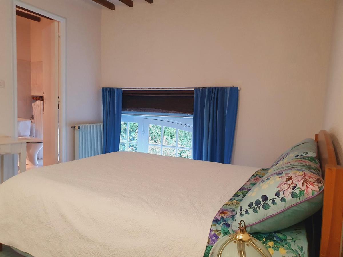 Bed & Breakfast Ferme Equestre & D'hotes Gateau Stables Proche Guedelon
