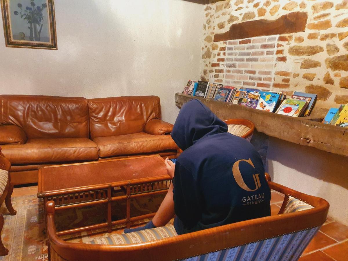 Bed & Breakfast Ferme Equestre & D'hotes Gateau Stables Proche Guedelon *